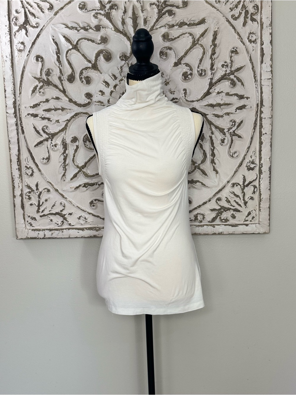 The Limited White Sleeveless Ruched Turtleneck Top | Size Medium